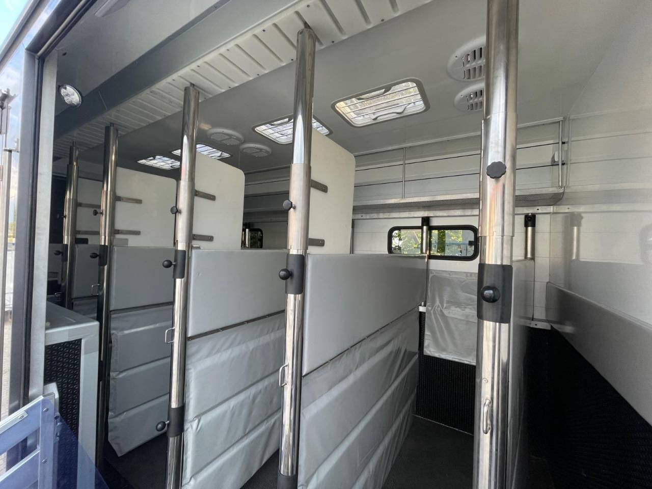 Zware paardenvrachtwagen (groot rijbewijs) Scania SCANIA P360 DICKENHERR POP OUT 2014 Tweedehands