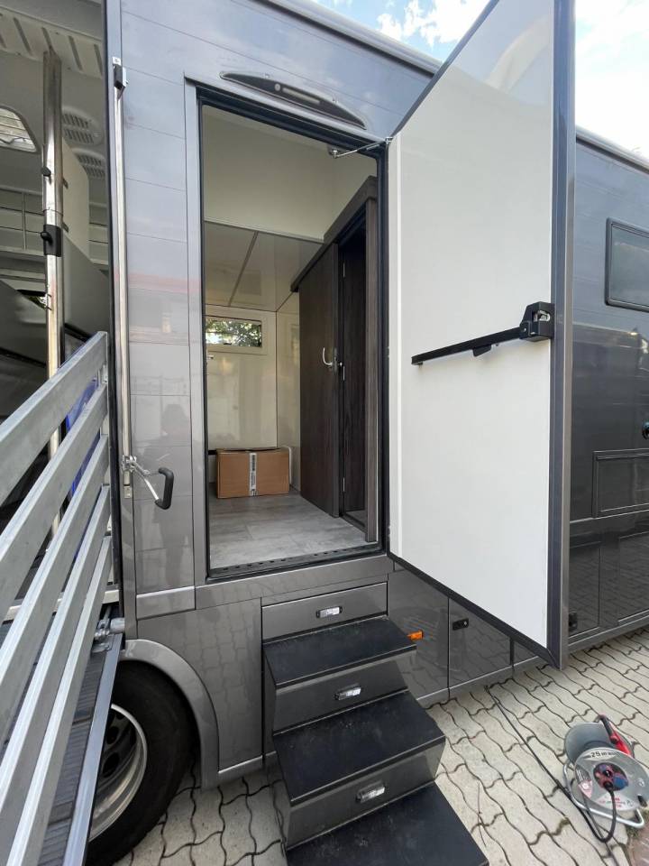 Zware paardenvrachtwagen (groot rijbewijs) Scania SCANIA P360 DICKENHERR POP OUT 2014 Tweedehands