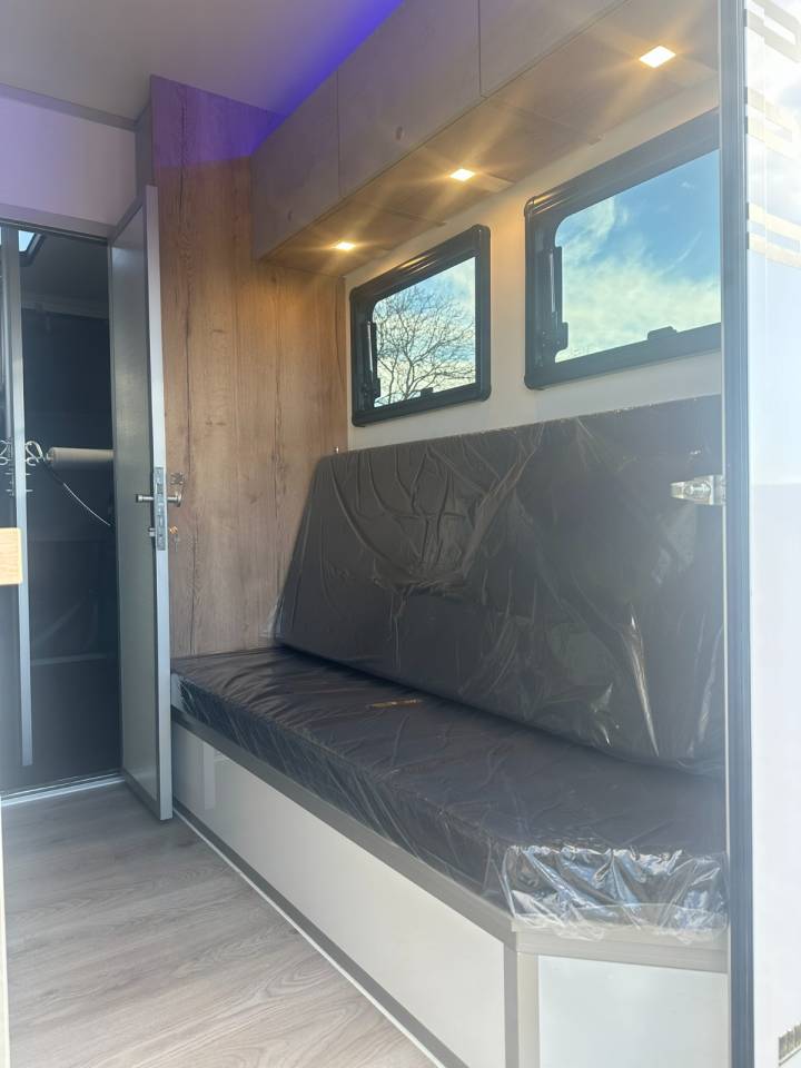 Zware paardenvrachtwagen (groot rijbewijs) Iveco IVECO DAILY 50.210 MSG STABLEHOPPER XXL PLUS 2026 Nieuw