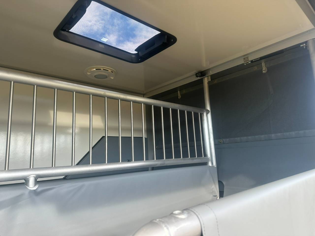 Zware paardenvrachtwagen (groot rijbewijs) Iveco IVECO DAILY 50.210 MSG STABLEHOPPER XXL PLUS 2026 Nieuw