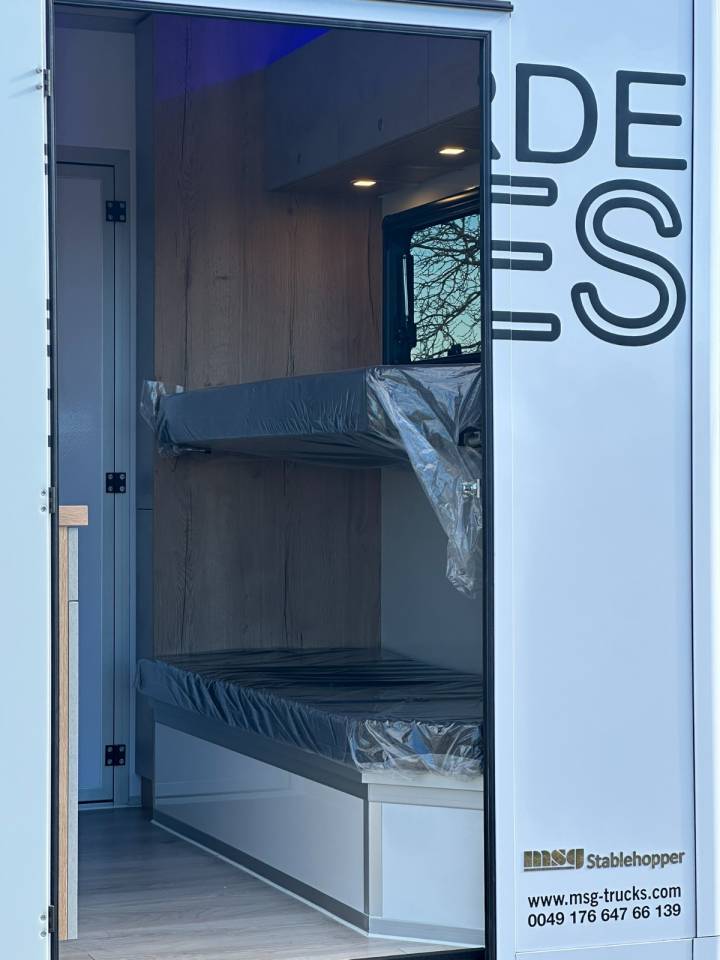 Zware paardenvrachtwagen (groot rijbewijs) Iveco IVECO DAILY 50.210 MSG STABLEHOPPER XXL PLUS 2026 Nieuw