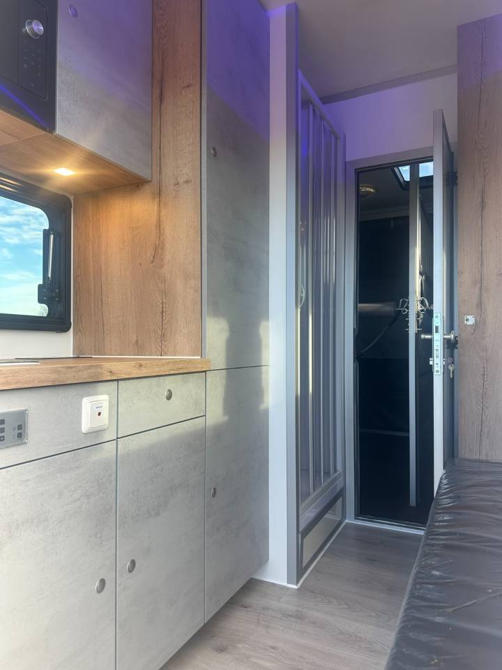 Zware paardenvrachtwagen (groot rijbewijs) Iveco IVECO DAILY 50.210 MSG STABLEHOPPER XXL PLUS 2026 Nieuw