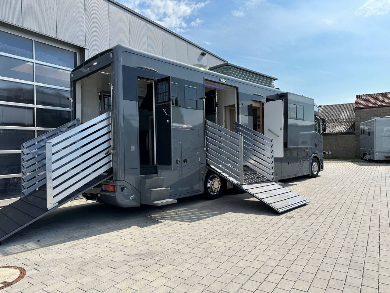 Zware paardenvrachtwagen (groot rijbewijs) HTI SCANIA S450 HTI PROFESSIONAL DOUBLE POP OUT & POP  2026 Nieuw