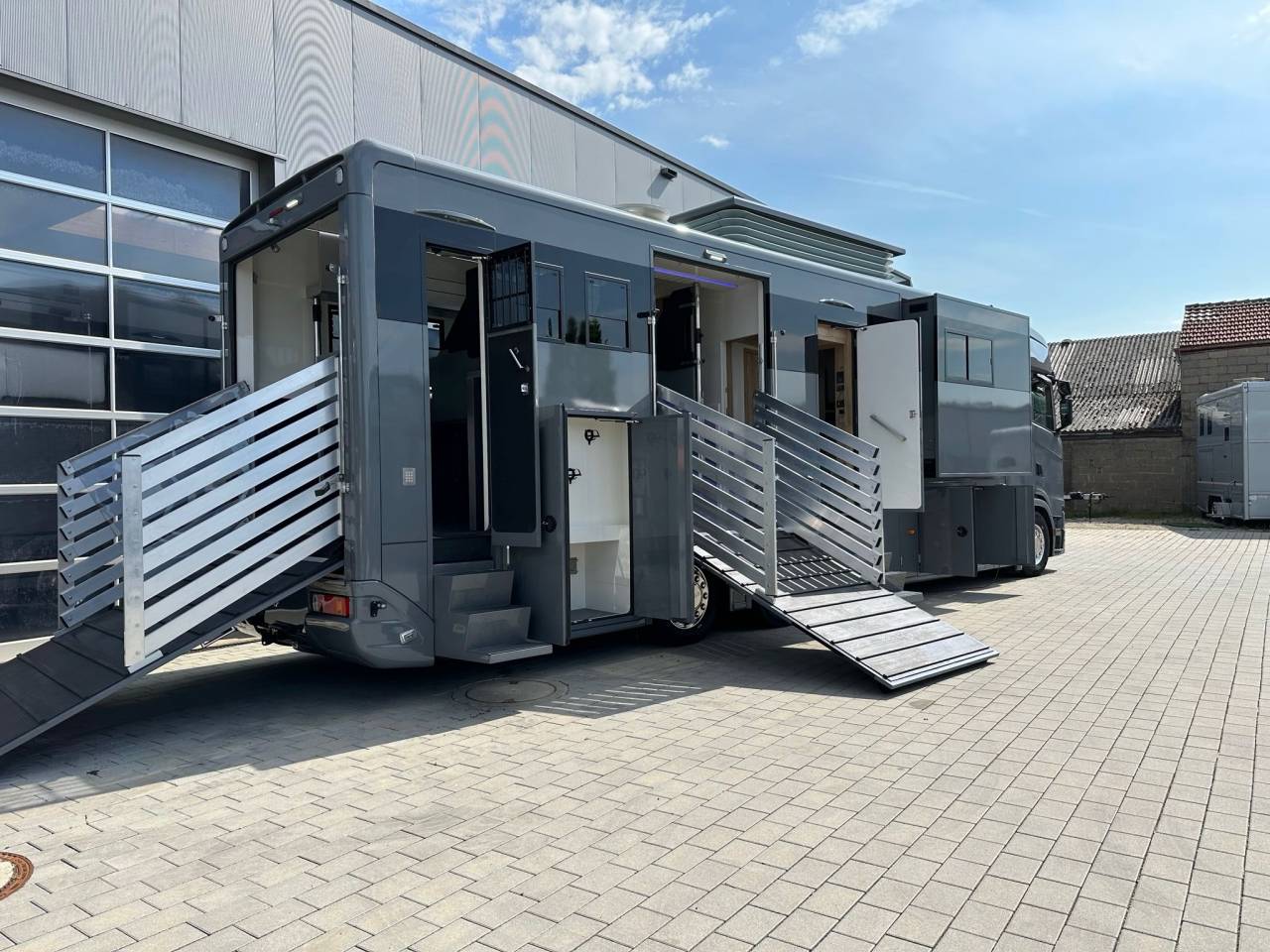 Zware paardenvrachtwagen (groot rijbewijs) HTI SCANIA S450 HTI PROFESSIONAL DOUBLE POP OUT & POP  2026 Nieuw