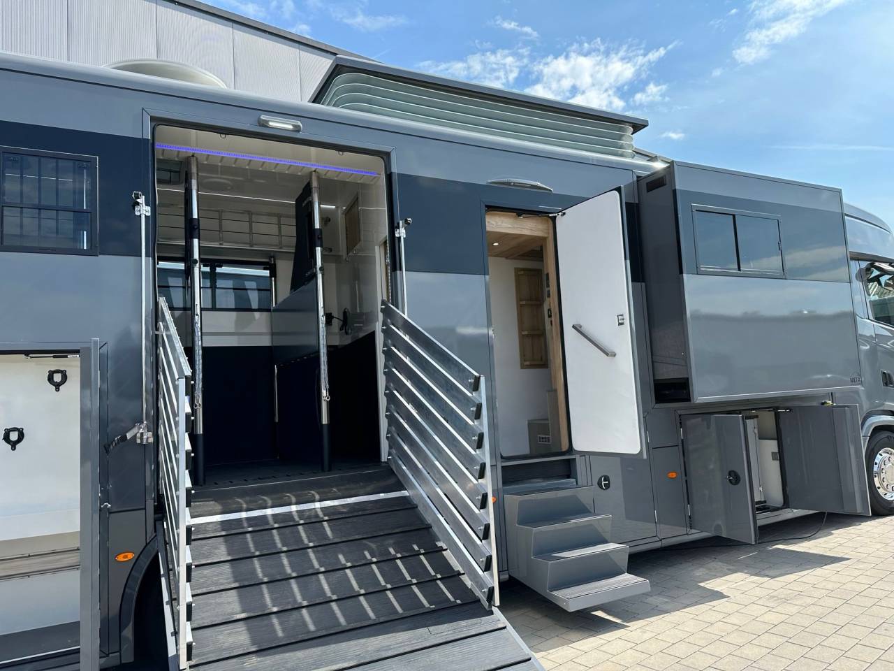 Zware paardenvrachtwagen (groot rijbewijs) HTI SCANIA S450 HTI PROFESSIONAL DOUBLE POP OUT & POP  2026 Nieuw