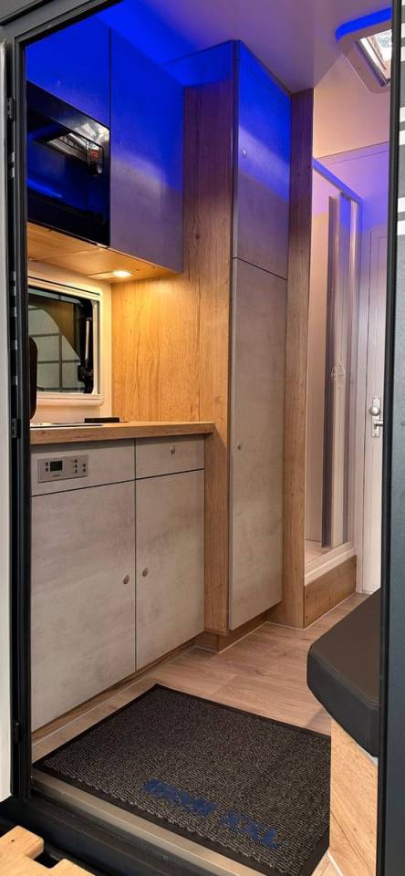 Zware paardenvrachtwagen (groot rijbewijs) Iveco IVECO DAILY 50.210 MSG STABLEHOPPER XXL PLUS 2026 Nieuw