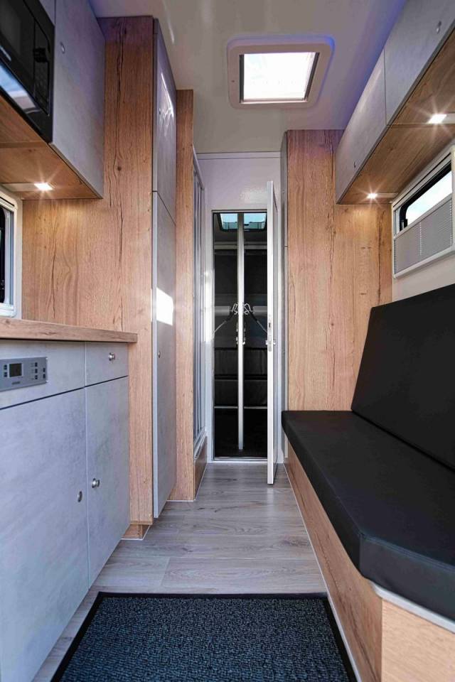 Zware paardenvrachtwagen (groot rijbewijs) Iveco IVECO DAILY 50.210 MSG STABLEHOPPER XXL PLUS 2026 Nieuw