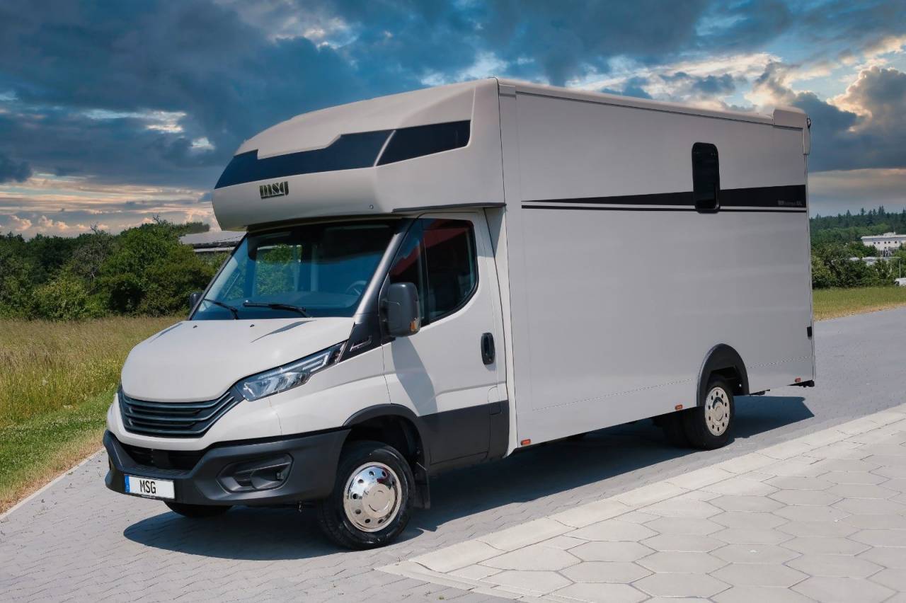 Zware paardenvrachtwagen (groot rijbewijs) Iveco IVECO DAILY 50.210 MSG STABLEHOPPER XXL 2026 Nieuw