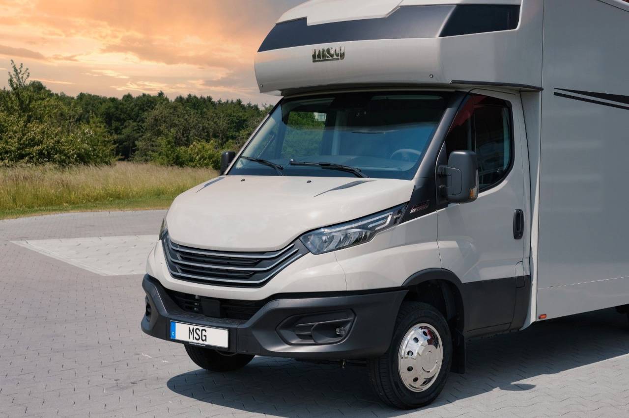 Zware paardenvrachtwagen (groot rijbewijs) Iveco IVECO DAILY 50.210 MSG STABLEHOPPER XXL 2026 Nieuw