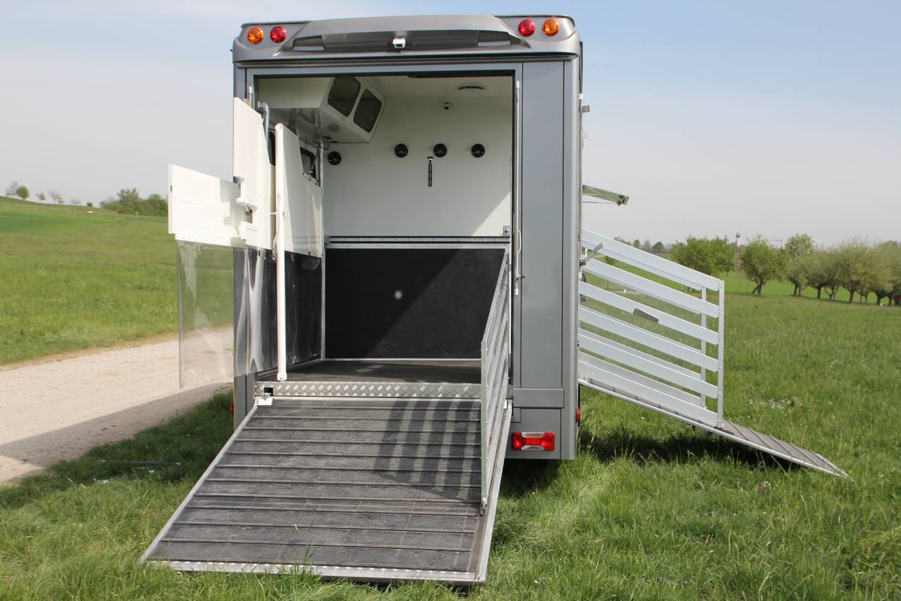 Zware paardenvrachtwagen (groot rijbewijs) Iveco IVECO DAILY 70C21 WMS POP OUT 2026 Nieuw