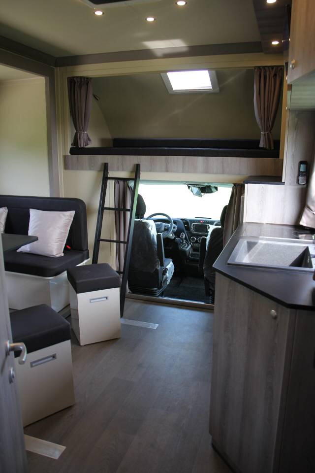 Zware paardenvrachtwagen (groot rijbewijs) Iveco IVECO DAILY 70C21 WMS POP OUT 2026 Nieuw