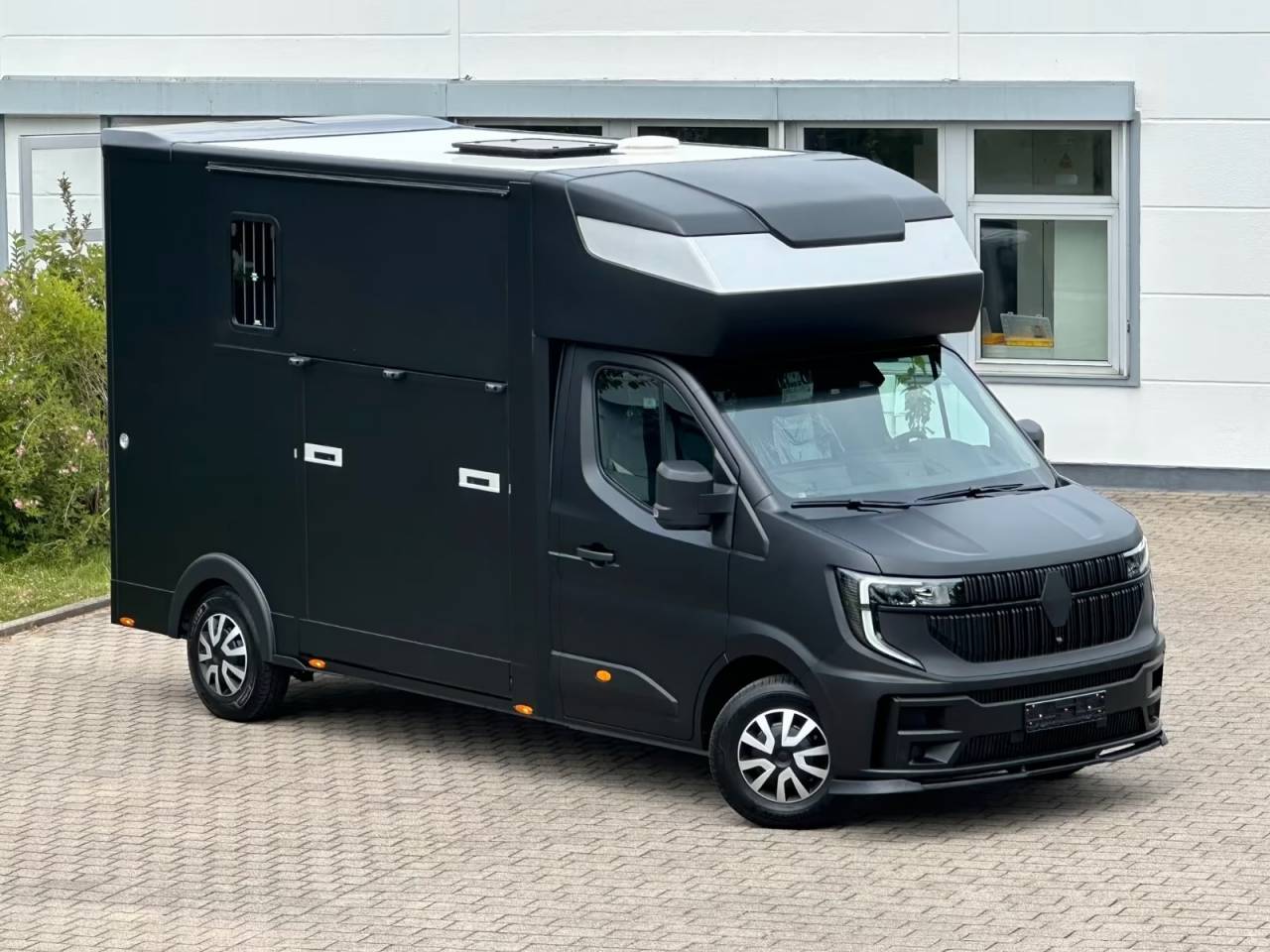 Kleine paardenvrachtwagen (B rijbewijs) Renault RENAULT MASTER 170 MSG STALLION LIGHT AUTOMATIQUE 2026 Nieuw