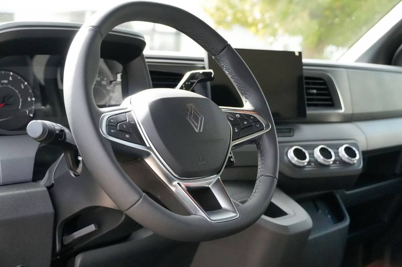 Kleine paardenvrachtwagen (B rijbewijs) Renault RENAULT MASTER 170 MSG STALLION LIGHT AUTOMATIQUE 2026 Nieuw