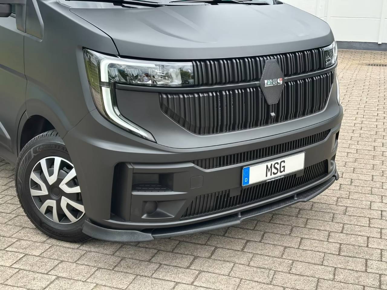 Kleine paardenvrachtwagen (B rijbewijs) Renault RENAULT MASTER 170 MSG STALLION LIGHT AUTOMATIQUE 2026 Nieuw
