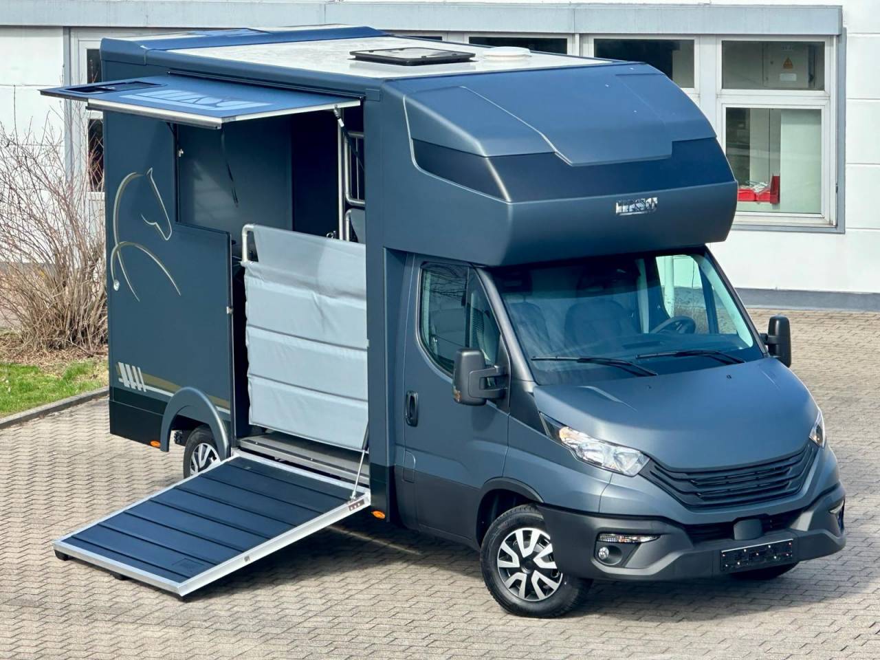 Kleine paardenvrachtwagen (B rijbewijs) Iveco IVECO DAILY 35-210 HI-MATIC MSG STALLION LIGHT 2026 Nieuw
