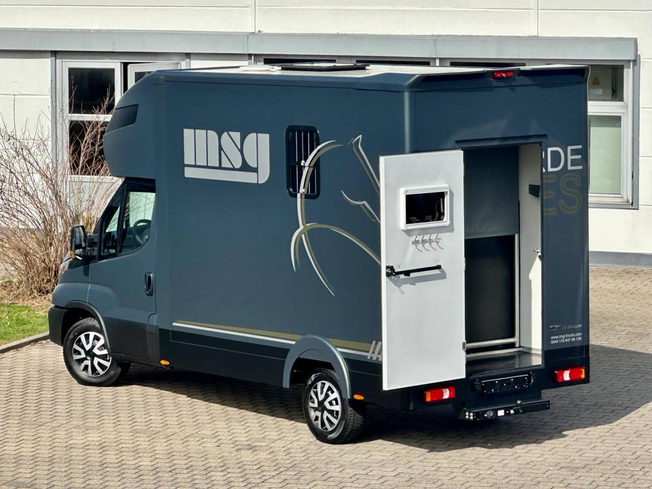 Kleine paardenvrachtwagen (B rijbewijs) Iveco IVECO DAILY 35-210 HI-MATIC MSG STALLION LIGHT 2026 Nieuw