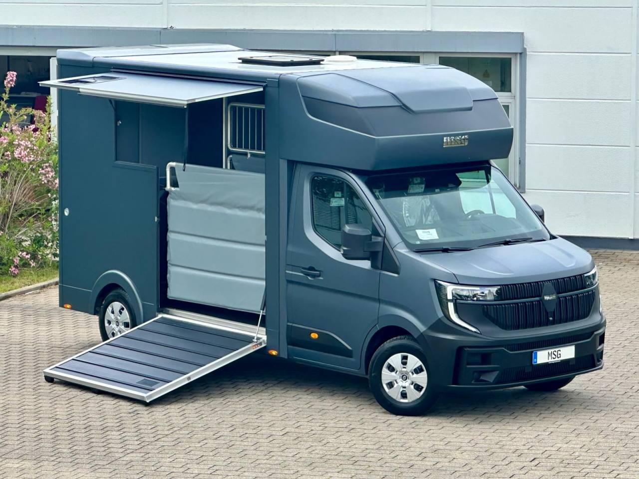 Kleine paardenvrachtwagen (B rijbewijs) Renault RENAULT MASTER 170 MSG STALLION LIGHT AUTOMATIQUE 2026 Nieuw
