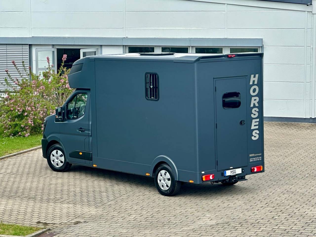 Kleine paardenvrachtwagen (B rijbewijs) Renault RENAULT MASTER 170 MSG STALLION LIGHT AUTOMATIQUE 2026 Nieuw