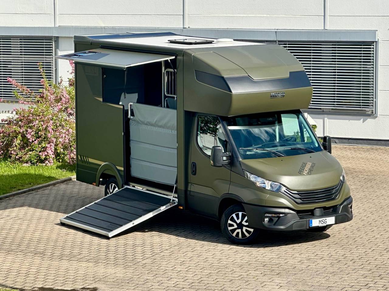 Kleine paardenvrachtwagen (B rijbewijs) Iveco IVECO DAILY 35-210 HI-MATIC MSG STALLION LIGHT 2026 Nieuw