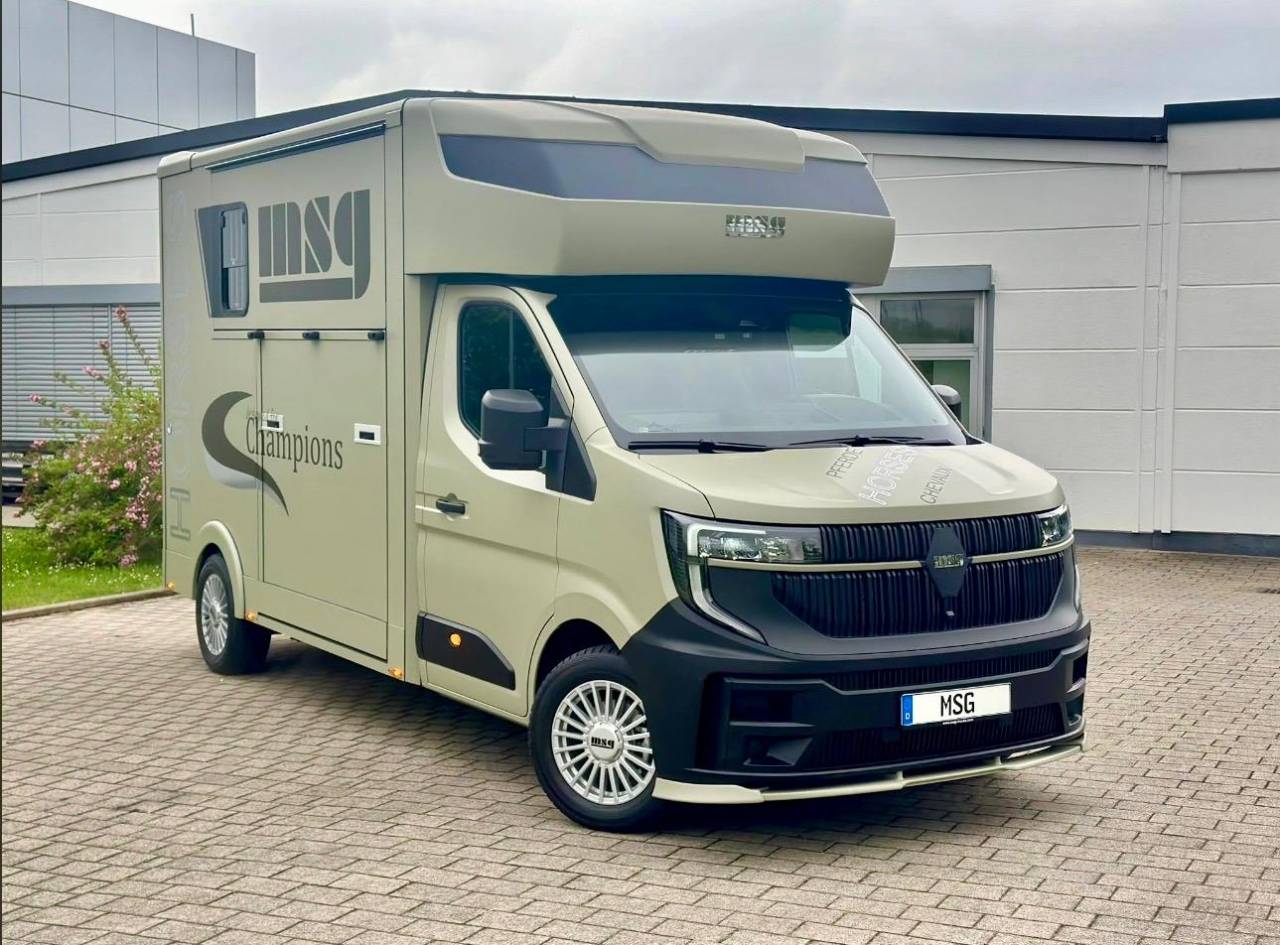 Kleine paardenvrachtwagen (B rijbewijs) Renault RENAULT MASTER 170 MSG STALLION LIGHT AUTOMATIQUE 2026 Nieuw