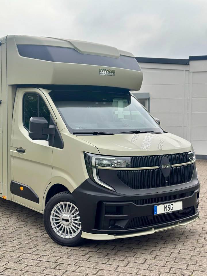 Kleine paardenvrachtwagen (B rijbewijs) Renault RENAULT MASTER 170 MSG STALLION LIGHT AUTOMATIQUE 2026 Nieuw