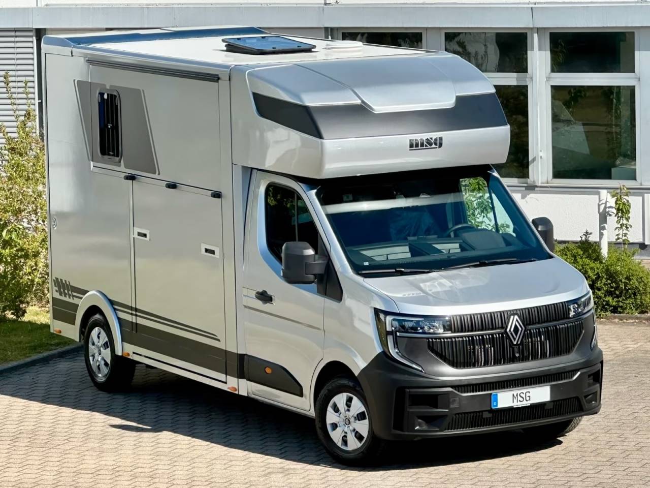 Kleine paardenvrachtwagen (B rijbewijs) Renault RENAULT MASTER 170 MSG STALLION LIGHT AUTOMATIQUE 2026 Nieuw