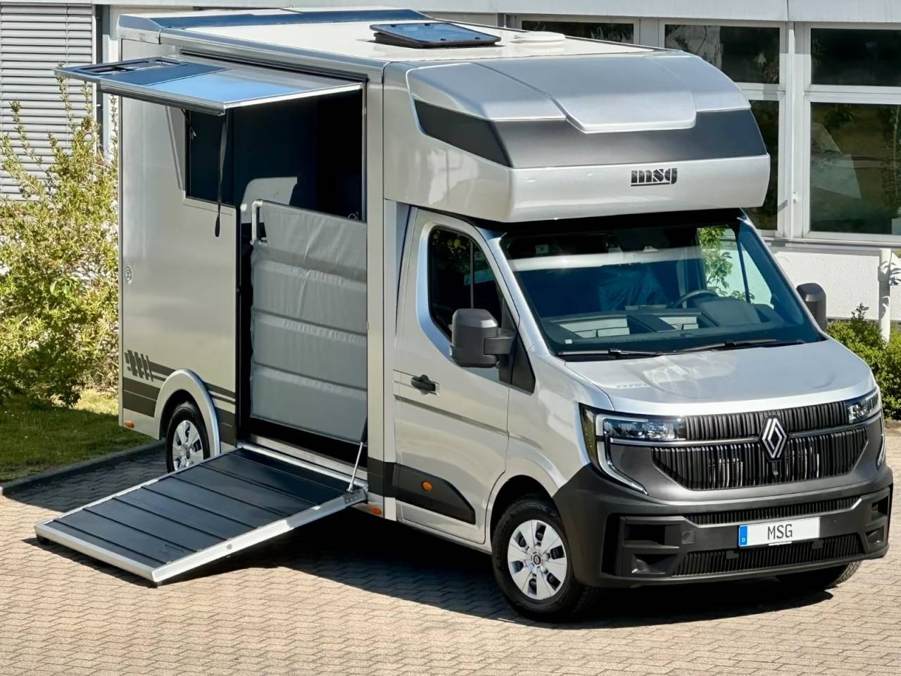 Kleine paardenvrachtwagen (B rijbewijs) Renault RENAULT MASTER 170 MSG STALLION LIGHT AUTOMATIQUE 2026 Nieuw