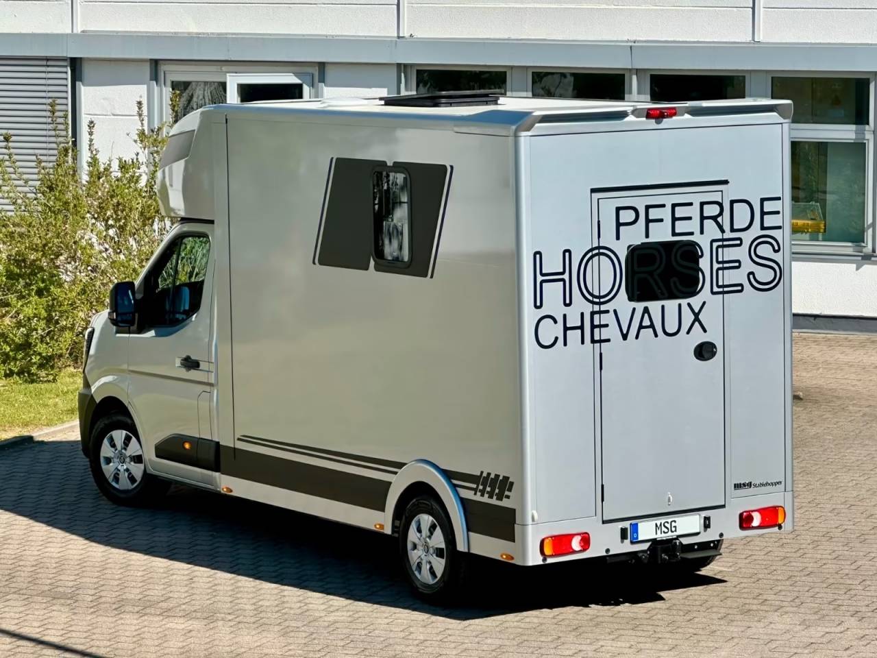 Kleine paardenvrachtwagen (B rijbewijs) Renault RENAULT MASTER 170 MSG STALLION LIGHT AUTOMATIQUE 2026 Nieuw
