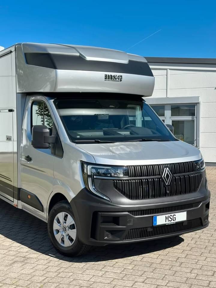 Kleine paardenvrachtwagen (B rijbewijs) Renault RENAULT MASTER 170 MSG STALLION LIGHT AUTOMATIQUE 2026 Nieuw