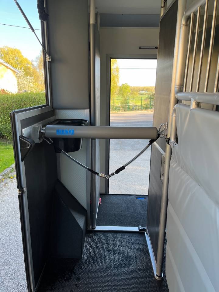 Kleine paardenvrachtwagen (B rijbewijs) Nissan NISSAN INTERSTAR DCI 165 MSG STALLION LIGHT 2026 Tweedehands