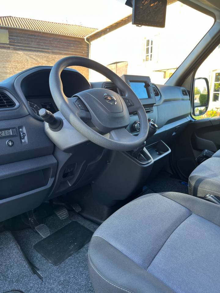 Kleine paardenvrachtwagen (B rijbewijs) Nissan NISSAN INTERSTAR DCI 165 MSG STALLION LIGHT 2026 Tweedehands