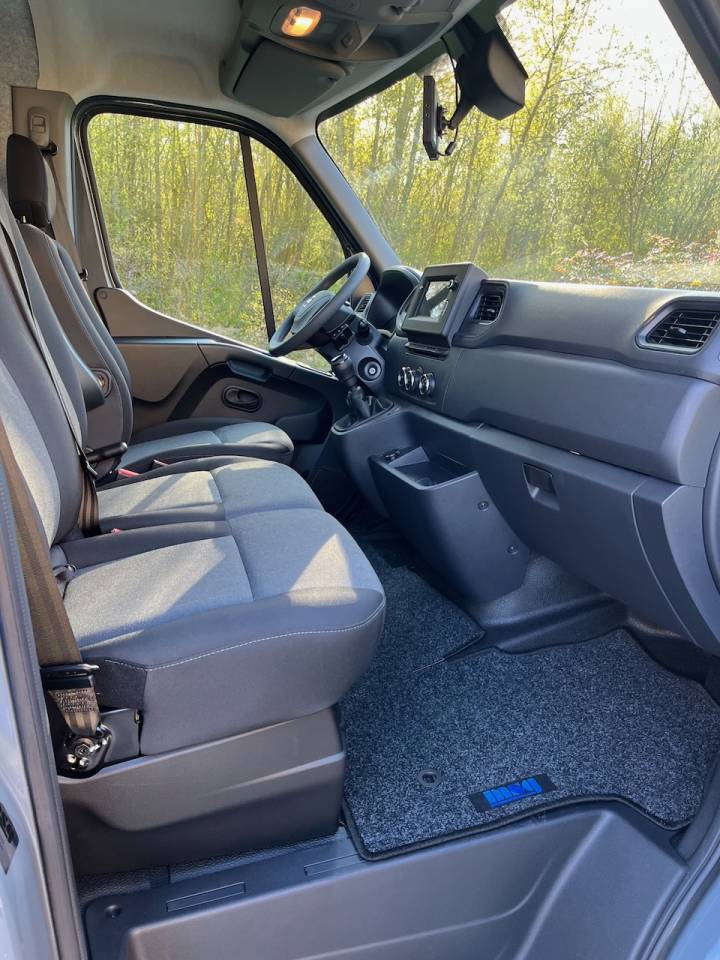 Kleine paardenvrachtwagen (B rijbewijs) Nissan NISSAN INTERSTAR DCI 165 MSG STALLION LIGHT 2026 Tweedehands