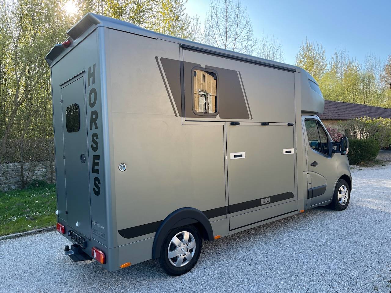 Kleine paardenvrachtwagen (B rijbewijs) Nissan NISSAN INTERSTAR DCI 165 MSG STALLION LIGHT 2026 Tweedehands