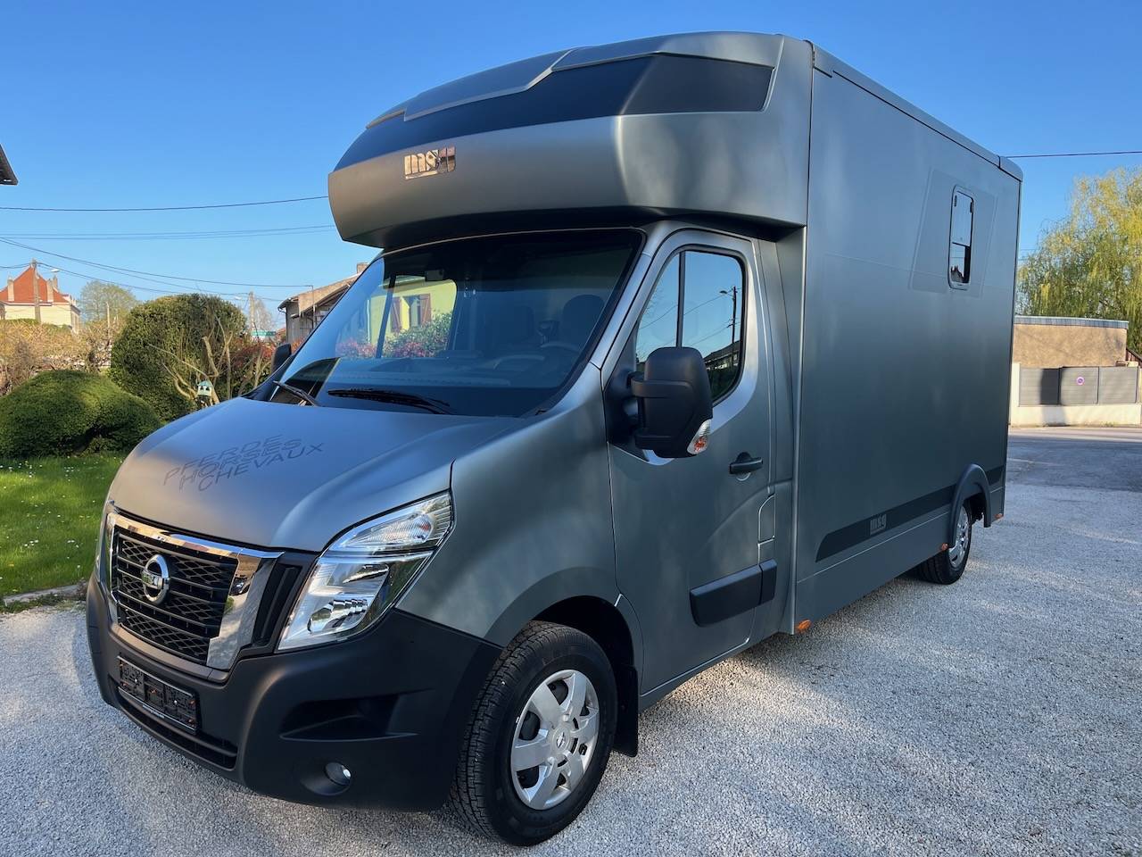 Kleine paardenvrachtwagen (B rijbewijs) Nissan NISSAN INTERSTAR DCI 165 MSG STALLION LIGHT 2026 Tweedehands