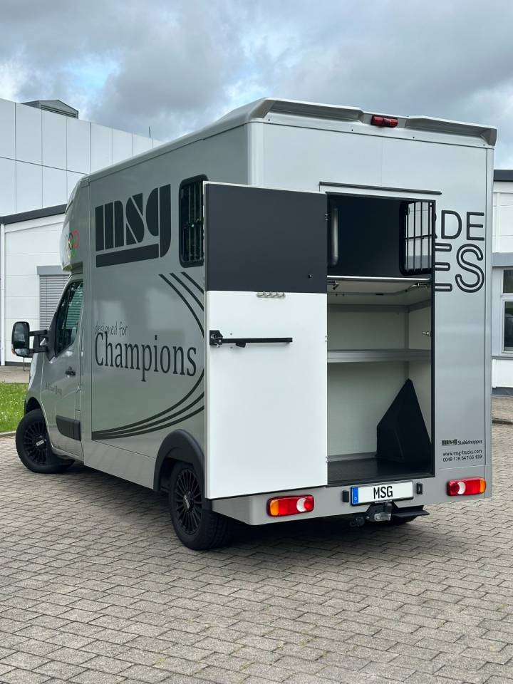 Kleine paardenvrachtwagen (B rijbewijs) Nissan NISSAN INTERSTAR DCI 165 MSG SUPERLIGHT PLUS 2026 Nieuw