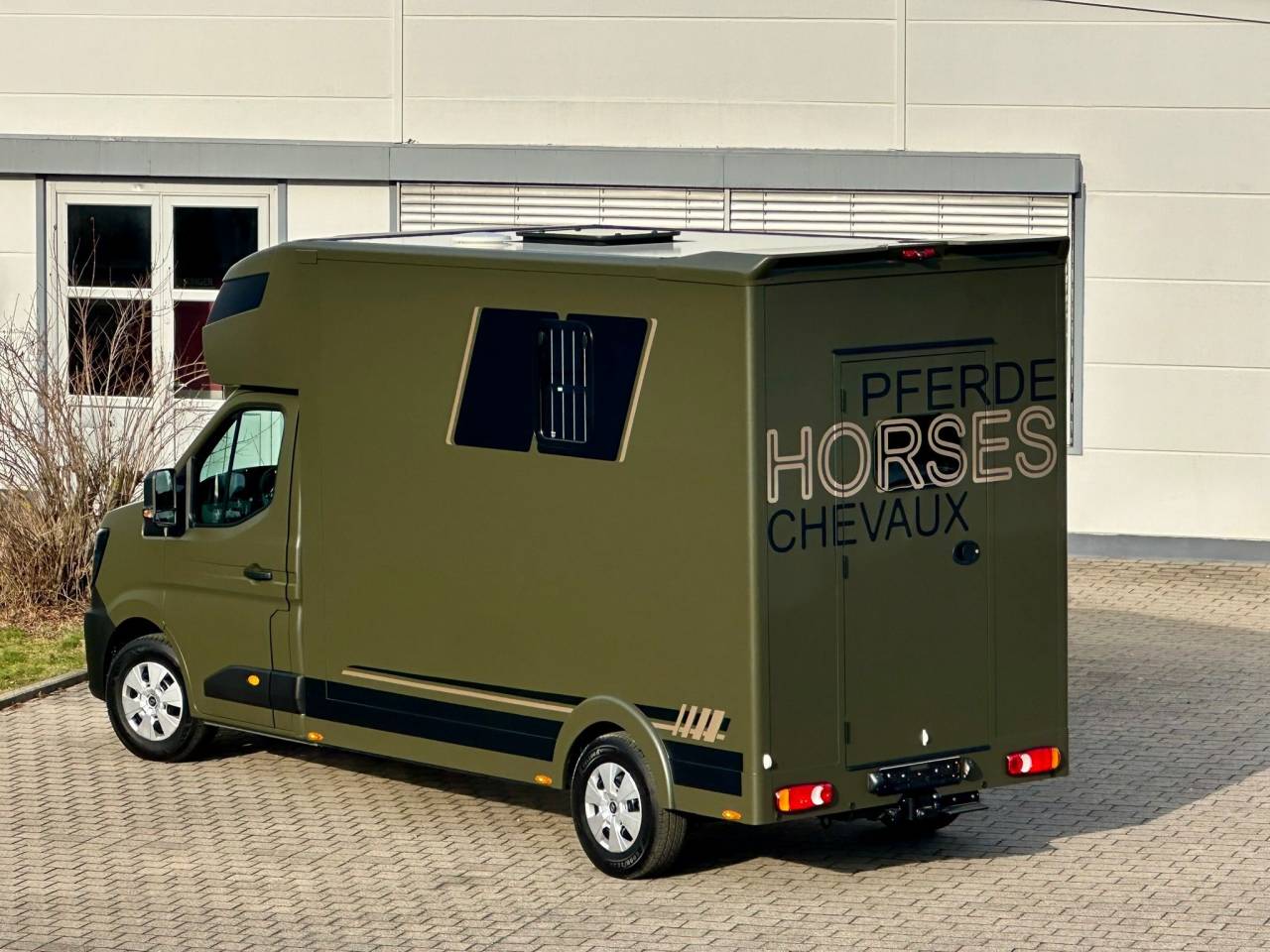 Kleine paardenvrachtwagen (B rijbewijs) Renault RENAULT MASTER 170 MSG STALLION LIGHT AUTOMATIQUE 2026 Nieuw