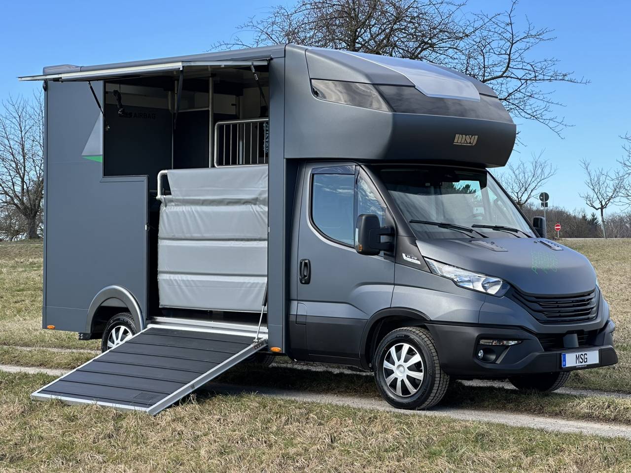 Kleine paardenvrachtwagen (B rijbewijs) Iveco IVECO DAILY 35-210 HI-MATIC MSG STALLION LIGHT 2026 Nieuw