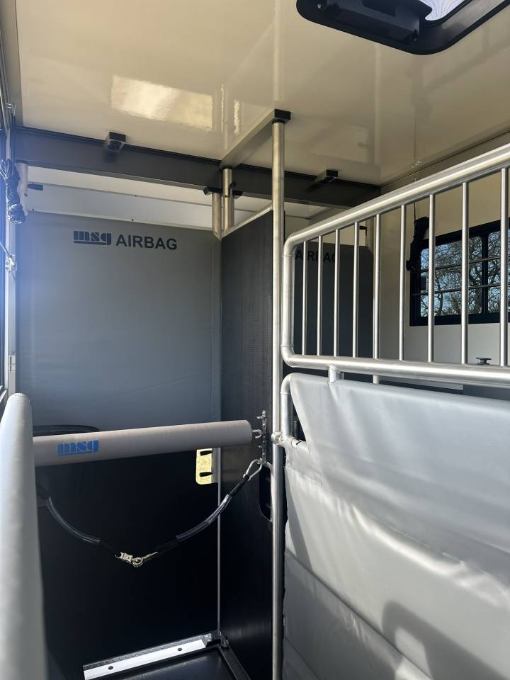 Kleine paardenvrachtwagen (B rijbewijs) Iveco IVECO DAILY 35-210 HI-MATIC MSG STALLION LIGHT 2026 Nieuw