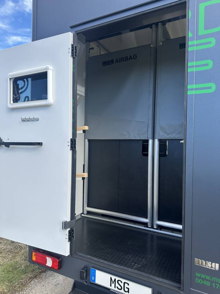 Kleine paardenvrachtwagen (B rijbewijs) Iveco IVECO DAILY 35-210 HI-MATIC MSG STALLION LIGHT 2026 Nieuw