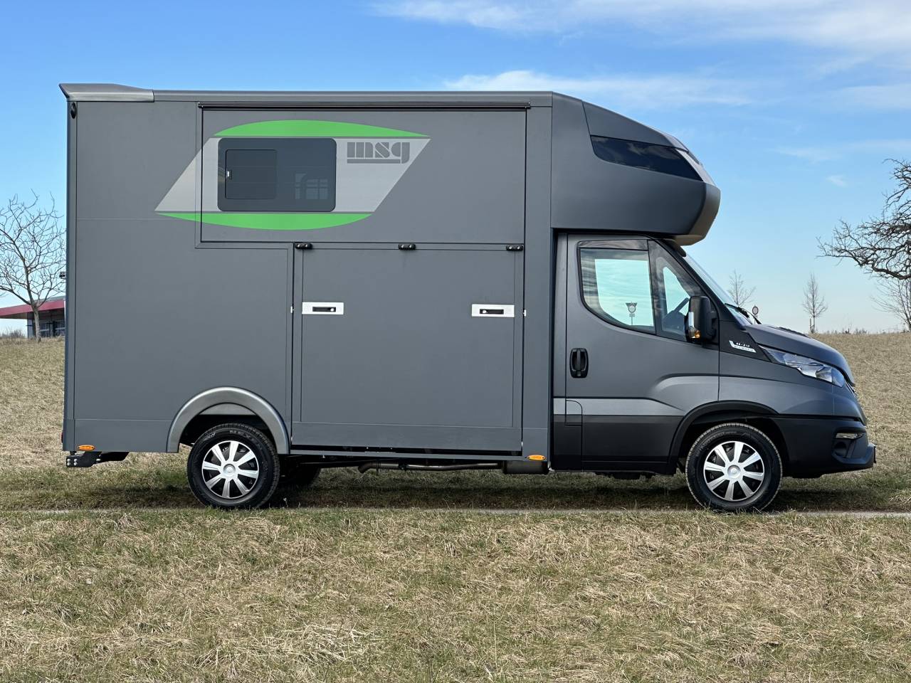 Kleine paardenvrachtwagen (B rijbewijs) Iveco IVECO DAILY 35-210 HI-MATIC MSG STALLION LIGHT 2026 Nieuw