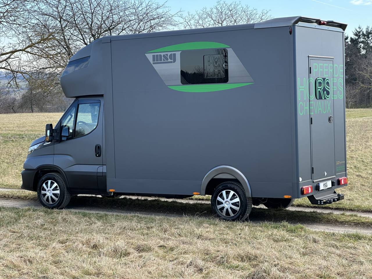 Kleine paardenvrachtwagen (B rijbewijs) Iveco IVECO DAILY 35-210 HI-MATIC MSG STALLION LIGHT 2026 Nieuw