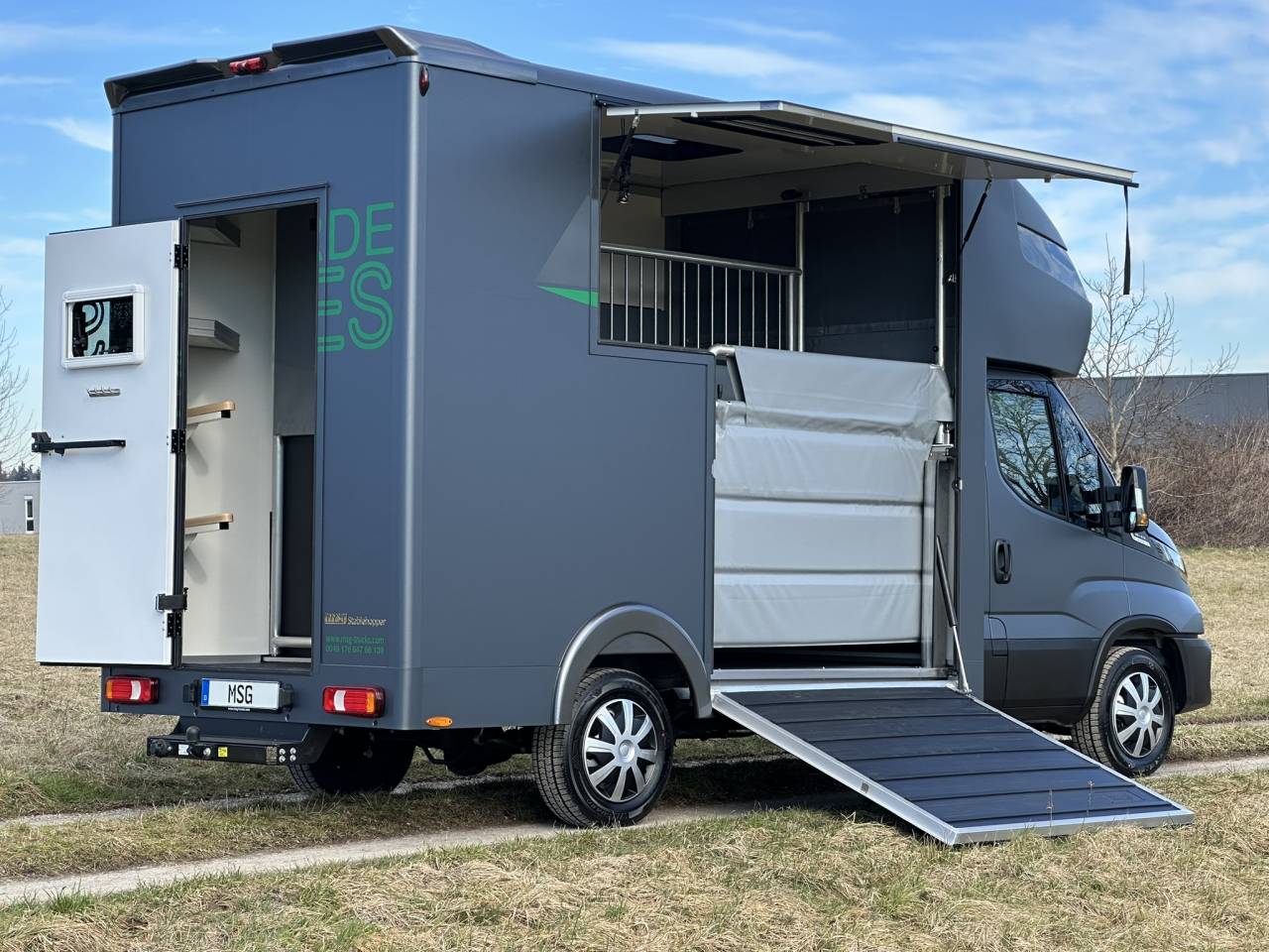 Kleine paardenvrachtwagen (B rijbewijs) Iveco IVECO DAILY 35-210 HI-MATIC MSG STALLION LIGHT 2026 Nieuw