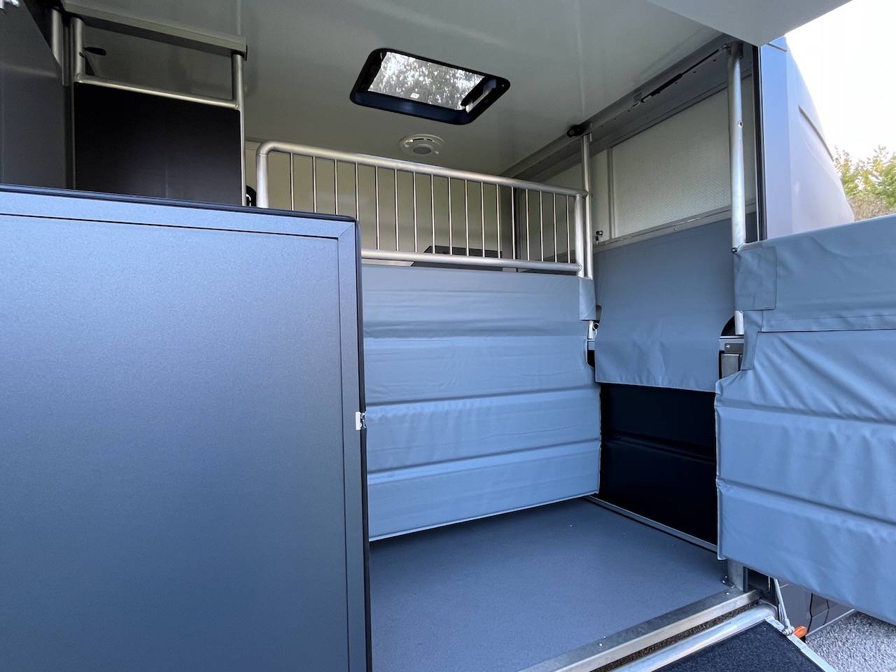 Kleine paardenvrachtwagen (B rijbewijs) Autre marque MAXUS DELIVER 9 LUXURY MSG STALLION LIGHT 2025 Tweedehands