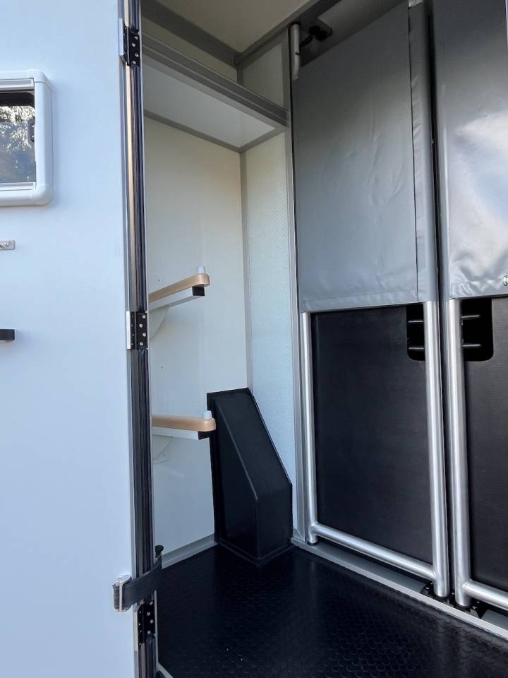 Kleine paardenvrachtwagen (B rijbewijs) Autre marque MAXUS DELIVER 9 LUXURY MSG STALLION LIGHT 2025 Tweedehands