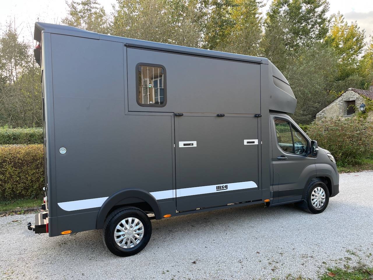 Kleine paardenvrachtwagen (B rijbewijs) Autre marque MAXUS DELIVER 9 LUXURY MSG STALLION LIGHT 2025 Tweedehands