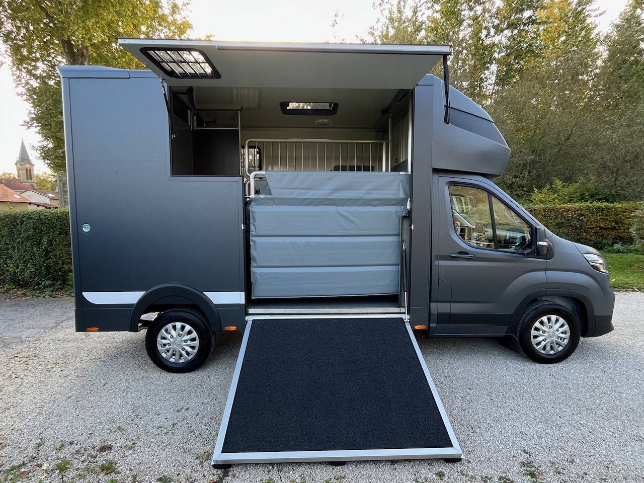 Kleine paardenvrachtwagen (B rijbewijs) Autre marque MAXUS DELIVER 9 LUXURY MSG STALLION LIGHT 2025 Tweedehands