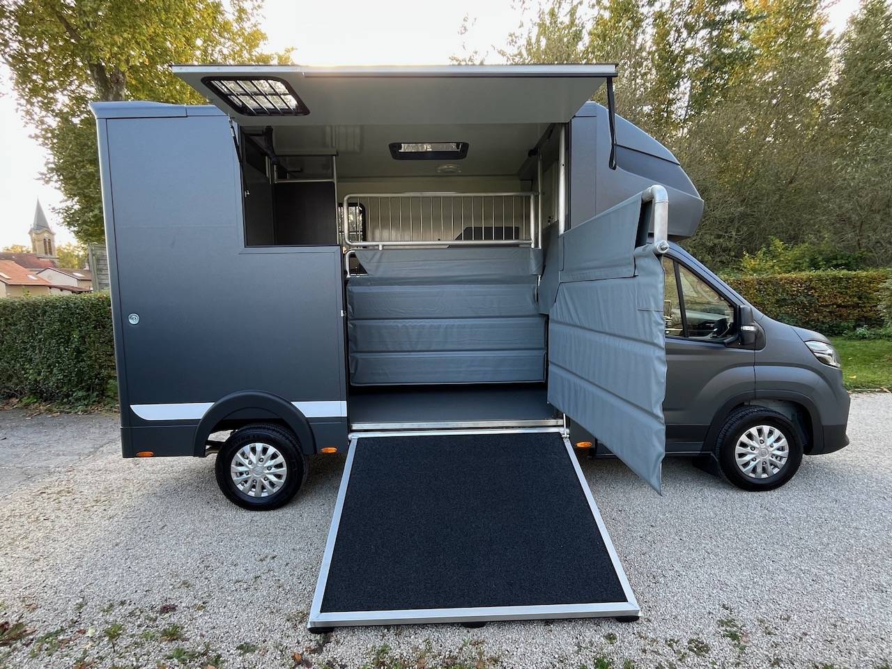 Kleine paardenvrachtwagen (B rijbewijs) Autre marque MAXUS DELIVER 9 LUXURY MSG STALLION LIGHT 2025 Tweedehands