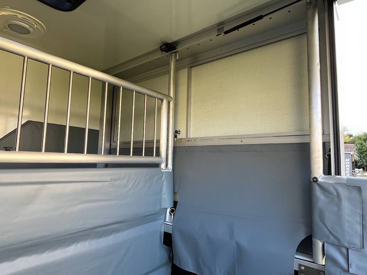 Kleine paardenvrachtwagen (B rijbewijs) Autre marque MAXUS DELIVER 9 LUXURY MSG STALLION LIGHT 2025 Tweedehands