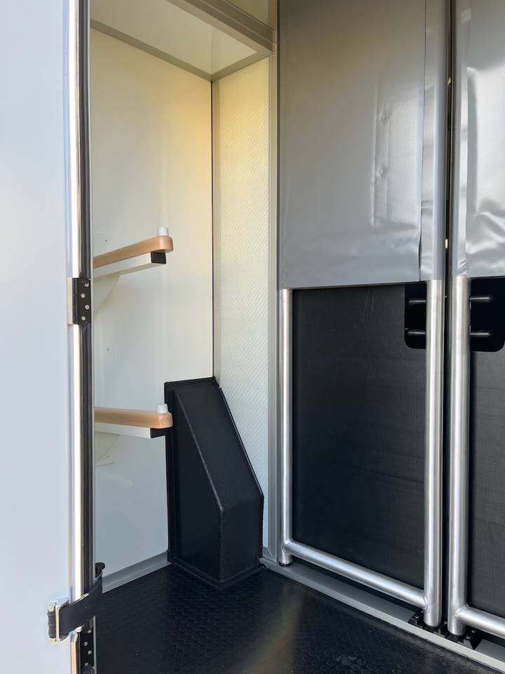Kleine paardenvrachtwagen (B rijbewijs) Autre marque MAXUS DELIVER 9 LUXURY MSG STALLION LIGHT 2025 Tweedehands