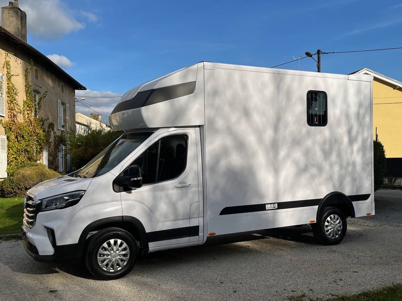 Kleine paardenvrachtwagen (B rijbewijs) Autre marque MAXUS DELIVER 9 LUXURY MSG STALLION LIGHT 2025 Tweedehands